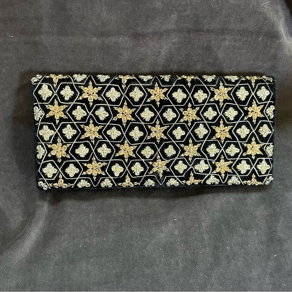 Vintage - Elegant Black and Gold Clutch - Picture 1 of 4